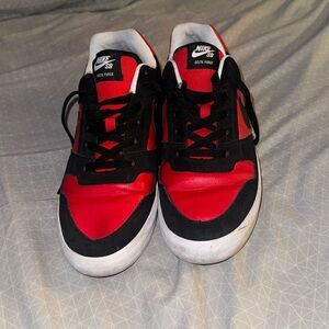Nike Men's SB Delta Force Vulc Bred Sneakers